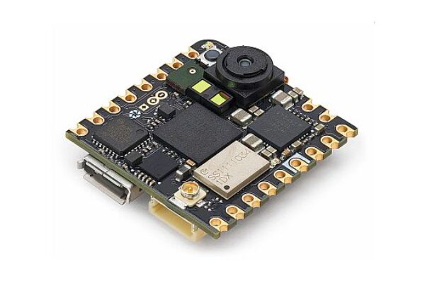 2MP standalone camera analyzes, processes images on the edge