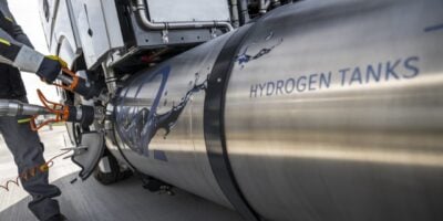 Daimler Truck tests fuel cell truck with liquid hydrogen