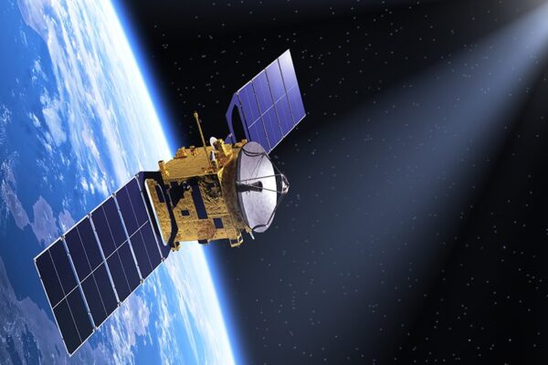 Reconfigurable 100Gbit/s laser links for satellite comms