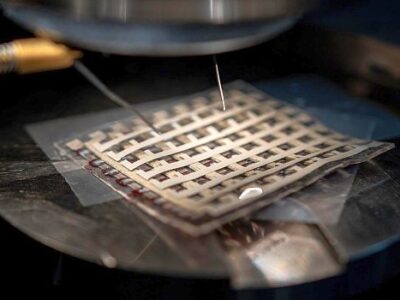 Stretchy semiconductors gain from new manufacturing method