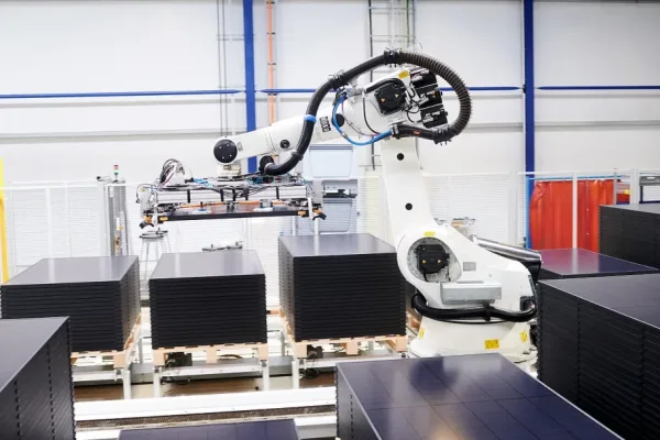 Meyer Burger ramps up German solar panel production