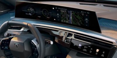Curved display makes its debut at Peugeot