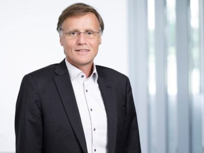 Infineon réduit ses dépenses de 1 milliard €