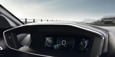 Peugeot brings industry-first 3D cluster to volume model