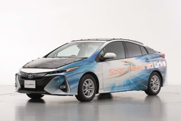 Toyota tests PHEV range improvement through solar cells
