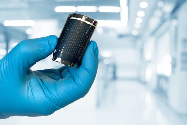 Thin-film solar cell breaks efficiency record