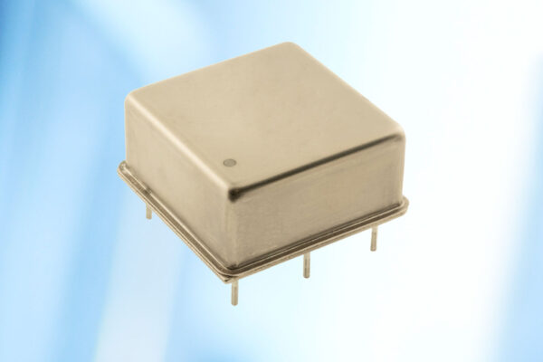 High performance oscillator with extremely low phase noise
