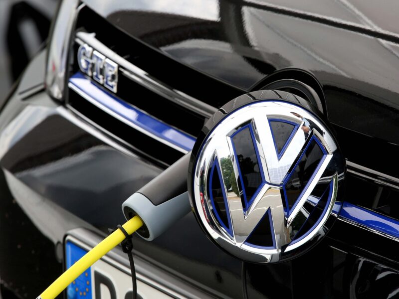 VW to enter chip market in €60bn electromobility drive