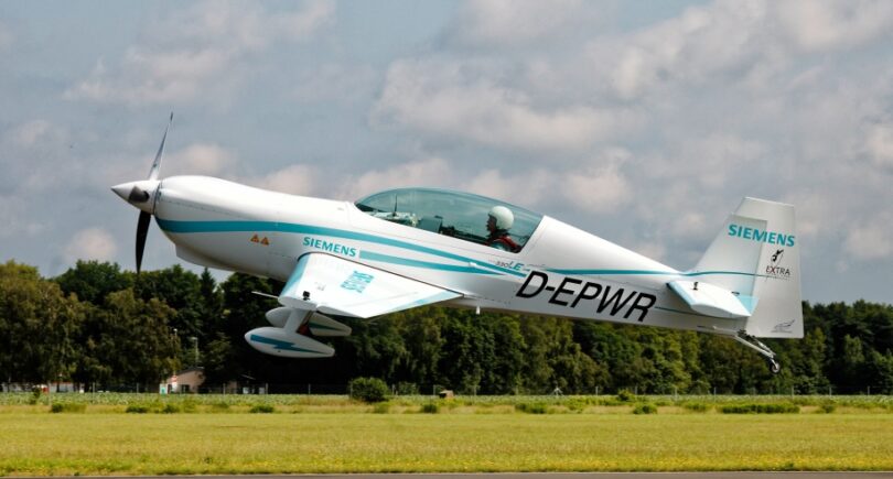 E-plane flies with record-breaking motor