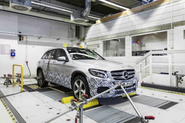 Commercial fuel cell car roll-out imminent, Daimler hints