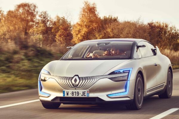 Renault présente Symbioz, voiture tout-electrique et autonomome