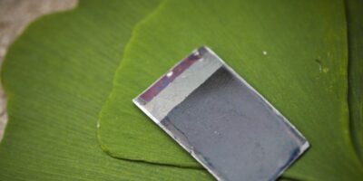 Artificial leaf performs direct hydrolysis in sunlight