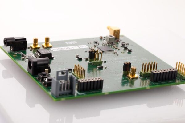 Single chip DSP-based AM/FM car radio tuner