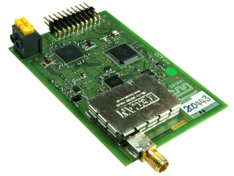 Credit card size software defined radio demonstrator for wireless data