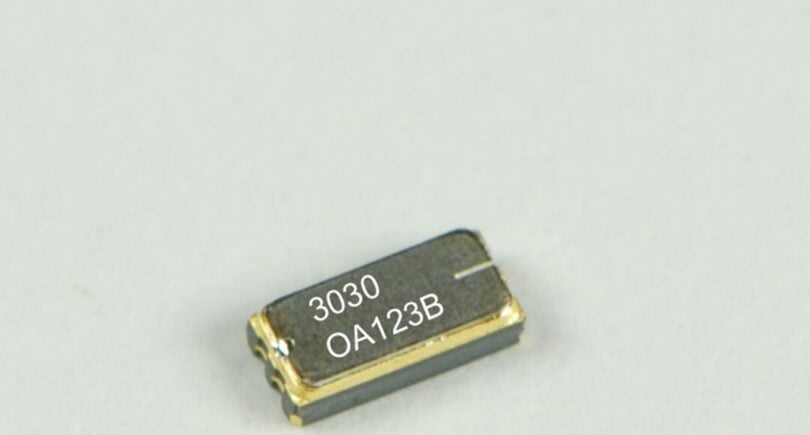 32.768-kHz crystal oscillator comes in a 3.2×1.5×0.9mm package