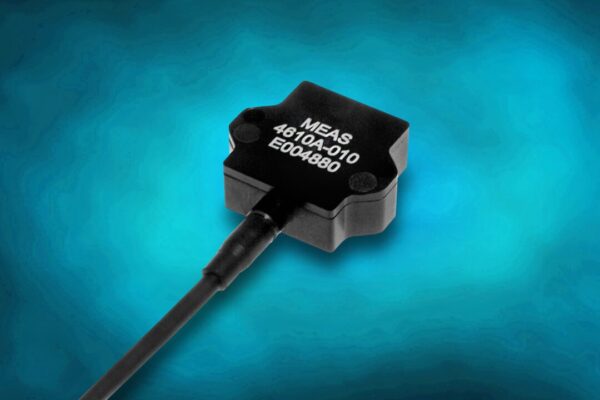 MEMS accelerometer calculates static and dynamic signals