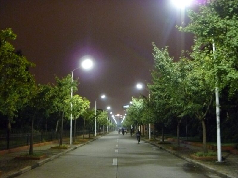 Can streetlight glare from LED lighting be prevented?