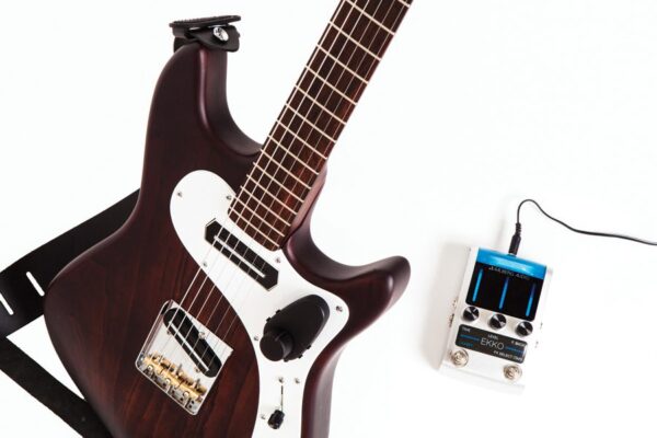 Here come wireless electric guitar effects pedals
