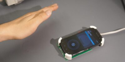 Reflections from smartphone transmissions enable gesture control