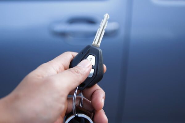 Car key establishes bi-directional communications
