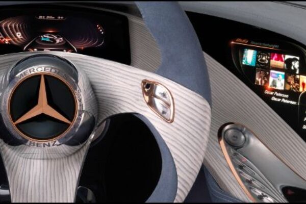 Daimler presents comprehensively integrated infotainment system