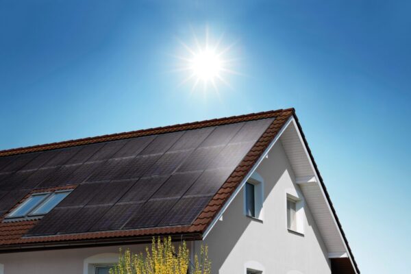 Roof built-in photovoltaic tiling system is self-financing