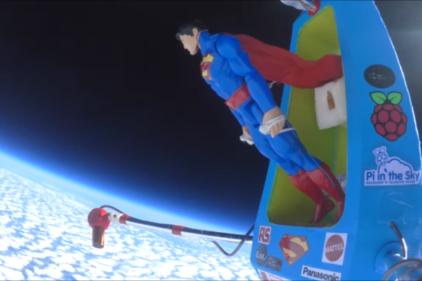 RS Components et Mattel envoient Superman dans l’espace !