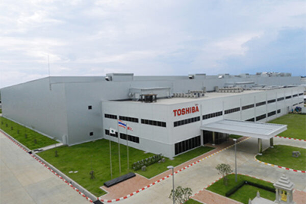 Toshiba ouvre une usine de semiconducteurs en Thaïlande