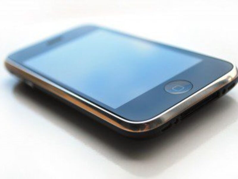 Qualcomm enables wireless charging for mobile devices with metal cases
