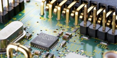 FM background receiver chips enable cost-effective data functions in car radios