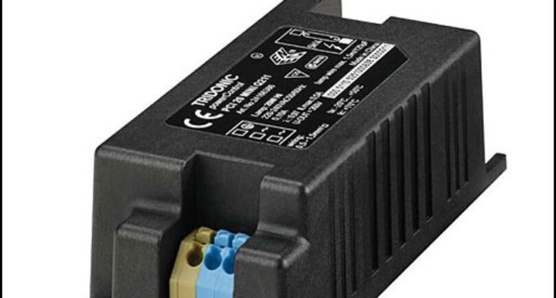 Electronic HID ballasts in miniature