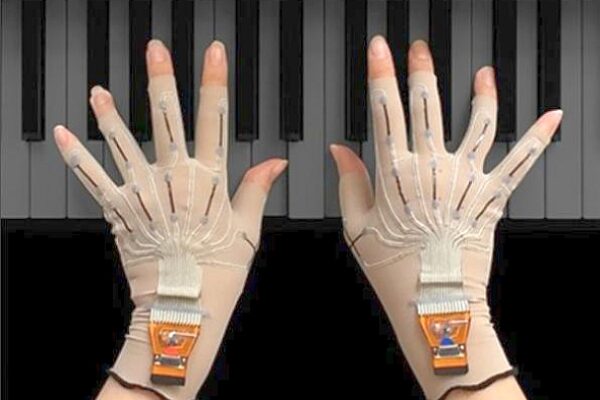Yamaha prototypes VR gloves for musicians