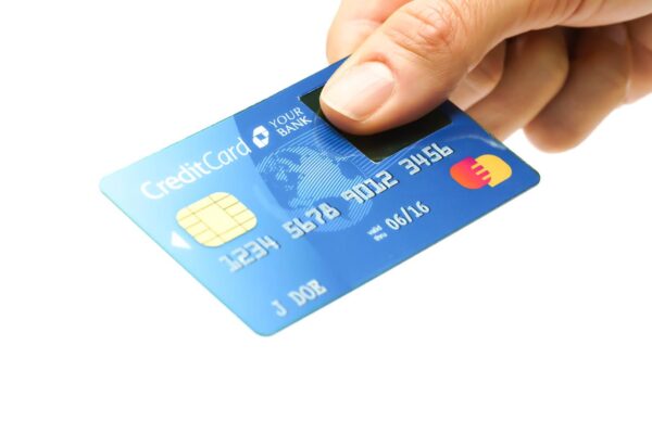 Smartcard embeds 500 dpi flexible fingerprint sensor