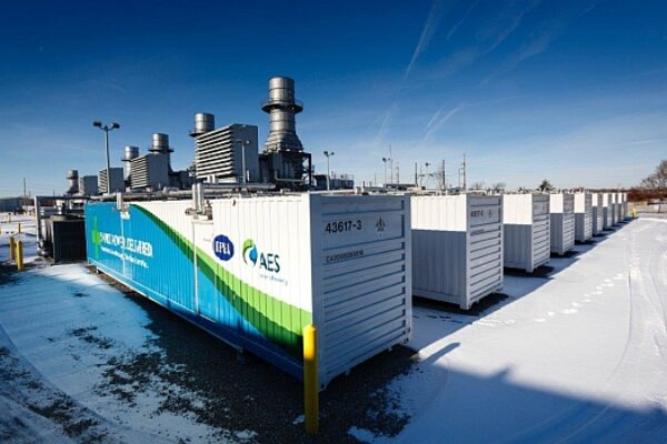 Utilities battle to be largest U.S. battery power station