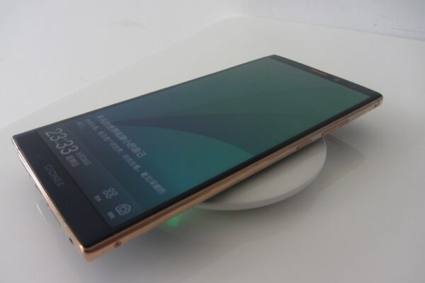 First Chinese smartphone with wireless charging