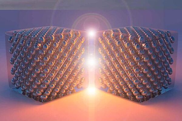 Nano-sized device emits light by efficiently ‘tunneling’ electrons
