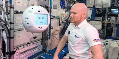 Floating AI robot assists astronauts on the ISS