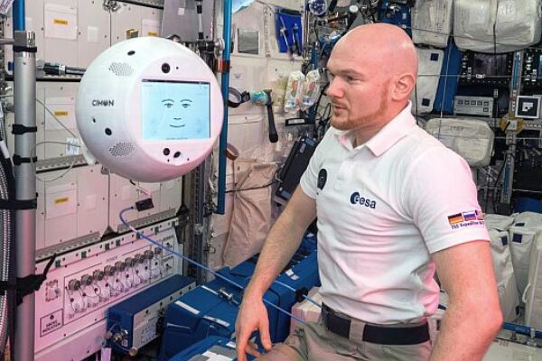 Floating AI robot assists astronauts on the ISS