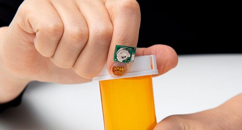 Fingernail sensor monitors diseases, movement disorders