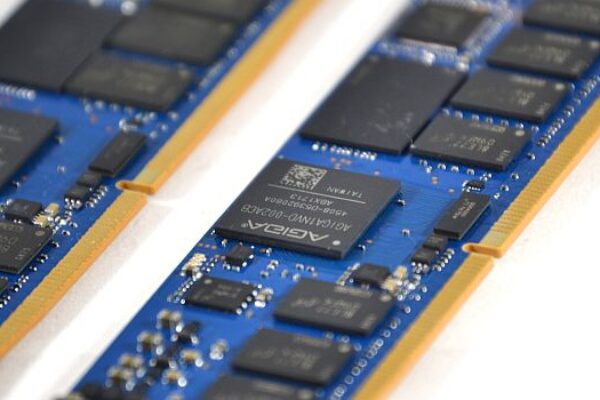 Memory controller for NVDIMM-N solutions lowers cost and power