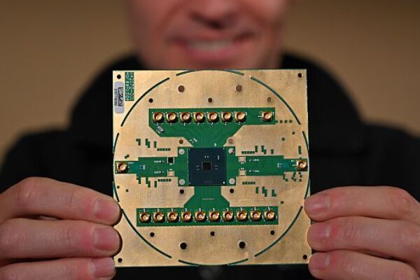 Intel unveils details of cryogenic quantum computing control chip