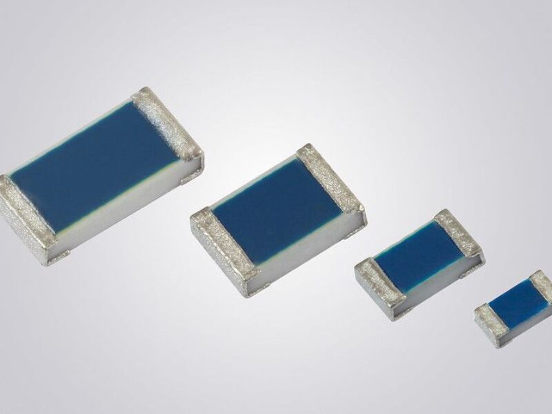 Thin film flat chip resistors with temperature coefficients down to ±5 ppm/K