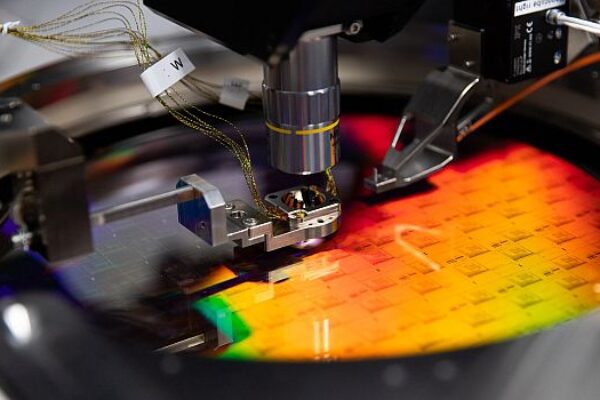 Photonic quantum computing startup aims for 1M-qubit system