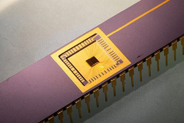 Energy harvesting circuit captures graphene’s thermal motion