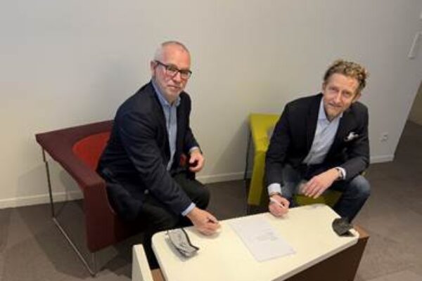 JLT Mobile Computers buys French partner