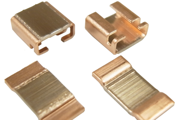 Metal plate power shunts for high current applications in distribution