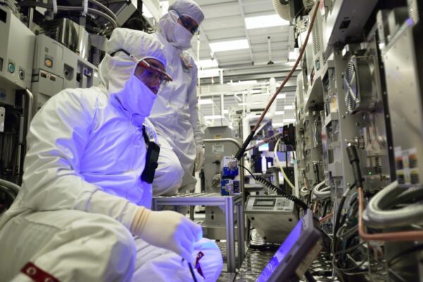 Intel resets the clock on 10-nanometer technology