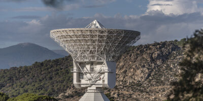 Super-cooled feeds for space antennas