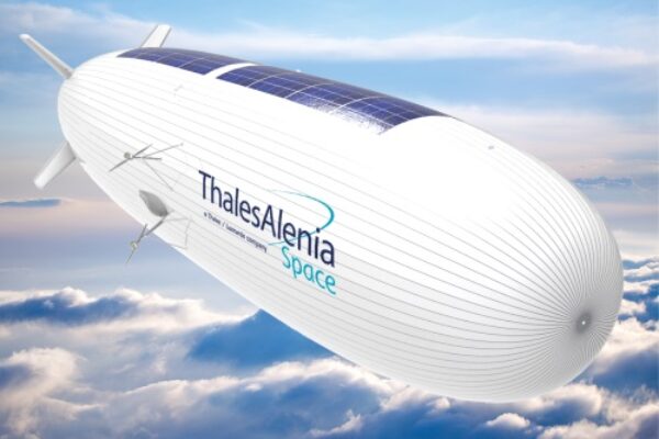Des panneaux solaires flexibles ultra légers pour le Statobus de Thales Alenia Space