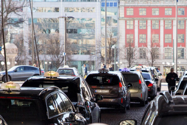 Wireless fast charging first for taxis in Oslo